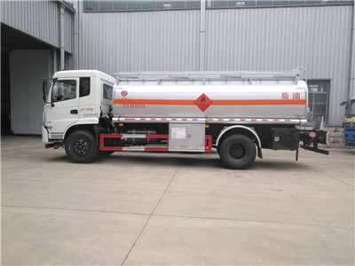 东风特商18吨运油车